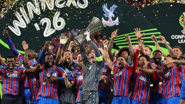 Dean Henderson na Crystal Palace ya dauki kofin UEFA Conference League