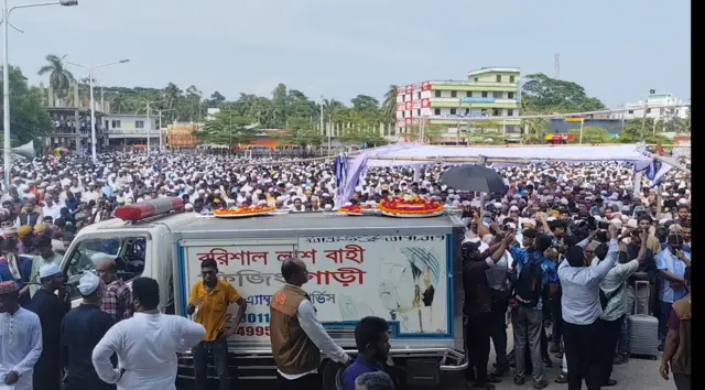 আওয়ামী লীগের বর্ষীয়ান রাজনীতিবিদ তোফায়েল আহমেদের দ্বিতীয় জানাজা