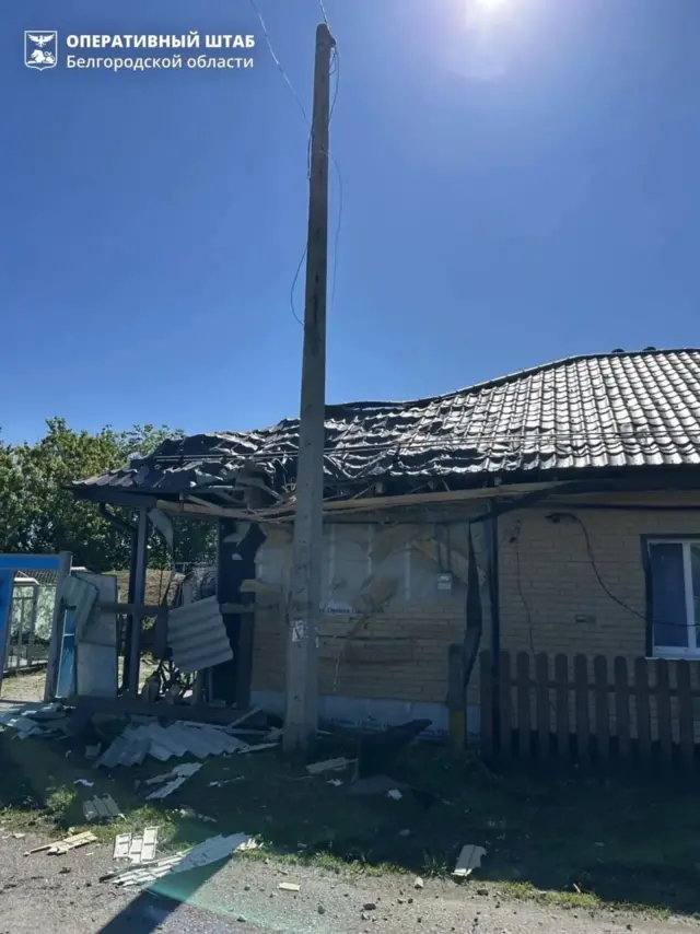 Поврежденная постройка.