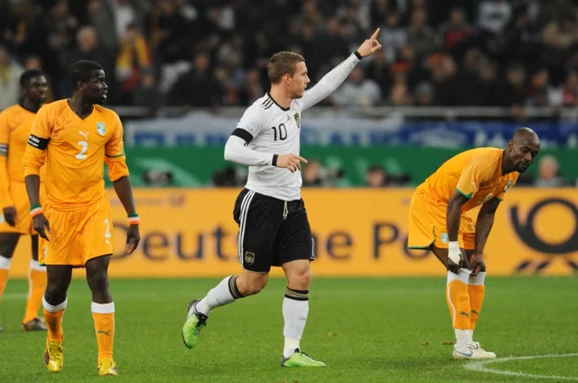 Lukas Podolski célèbre son but lors du match amical entre l’Allemagne et la Côte d’Ivoire, disputé à Gelsenkirchen en 2009.