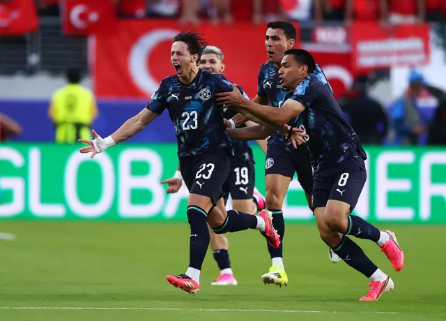 Paraguay'ın gol sevinci