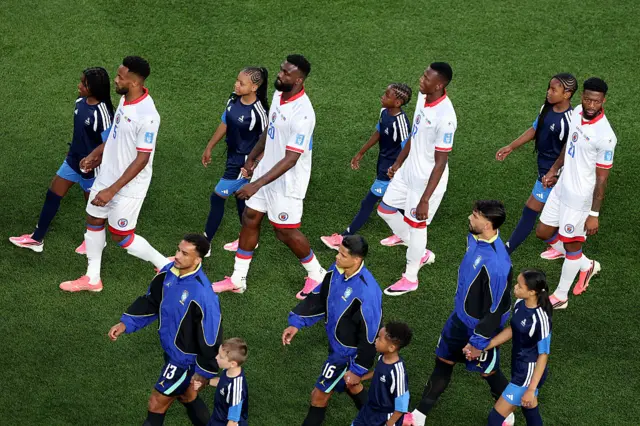 Seleções entrando em campo