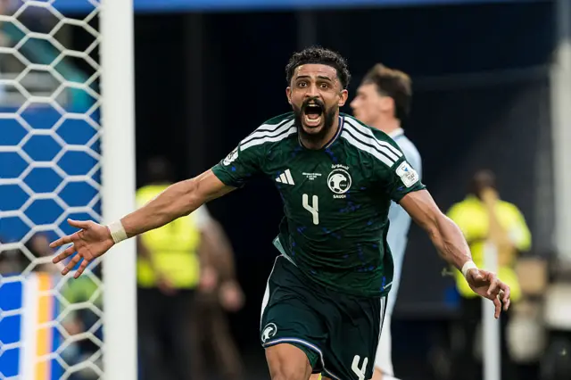 لاعب المنتخب السعودي عبد الإله العمري