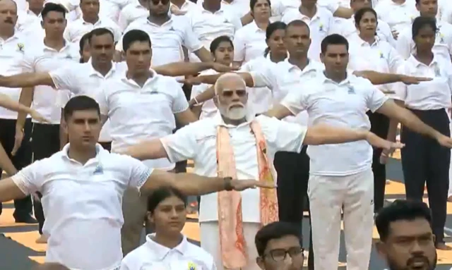 नरेंद्र मोदी
