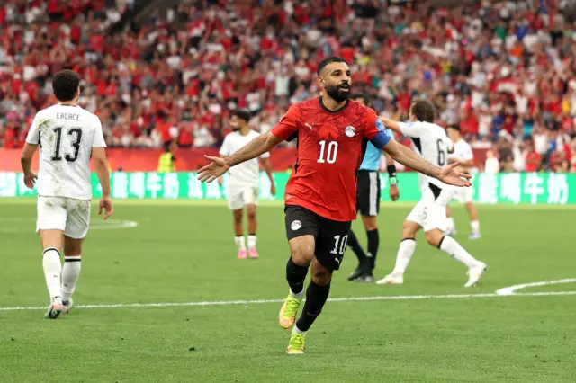 المصري محمد صلاح يصبح اللاعب العربي الأكثر تسجيلاً في كأس العالم بالاشتراك مع السعوديين سامي الجابر وسالم الدوسري والتونسي وهبي الخزري والمغربي يوسف النصيري برصيد 3 أهداف لكل لاعب