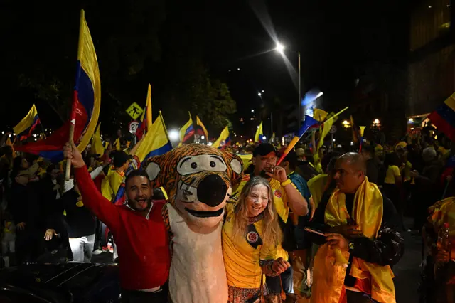 Simpatizantes de Abelardo de la Espriella celebran el triunfo