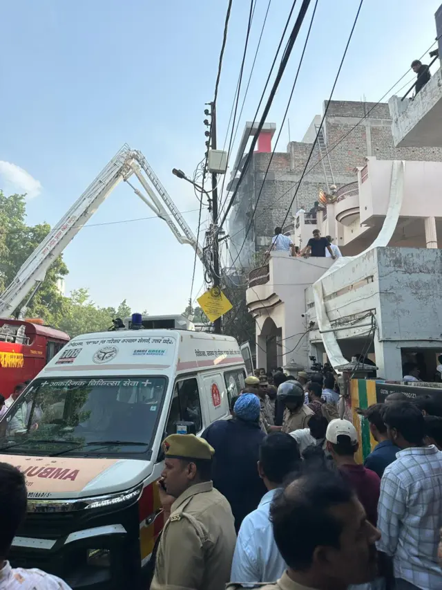 लखनऊ की कोचिंग सेंटर में आग
