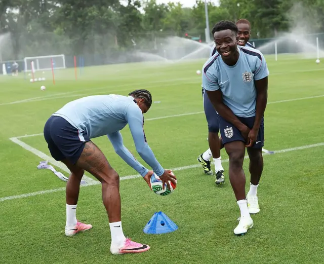 Bukayo Saka yana horar da Ingila