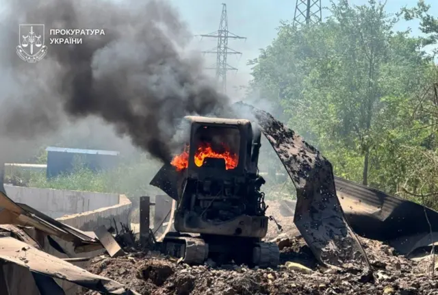 сгоревший трактор в Кривом Роге
