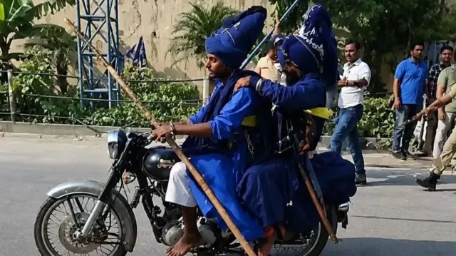 निहंग लौटे पंजाब