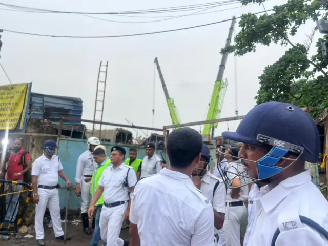 ঘটনাস্থলে উদ্ধারের কাজ চলছে