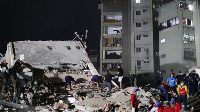 La fachada dañada de un edificio en San Bernardino, Caracas, tras los terremotos que sacudieron Venezuela el 24 de junio de 2026.