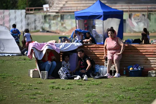 Venezolanos en un parque