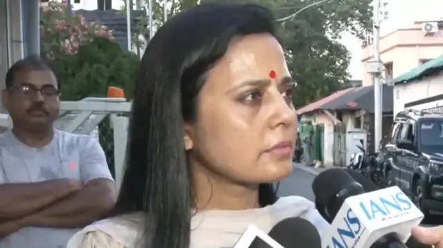 महुआ मोइत्रा
