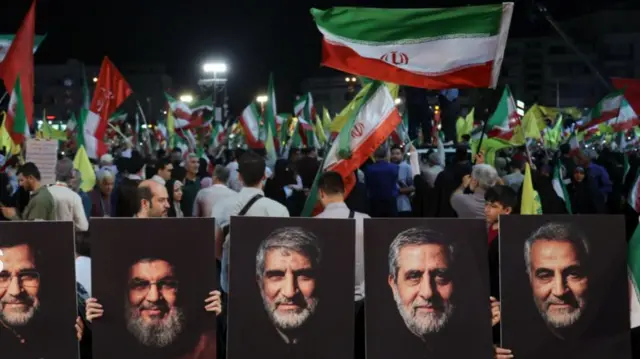 شرکت کنندگان در تجمعات شبانه عموما از طرفداران حکومت و رهبری جمهوری اسلامی ایران هستند
