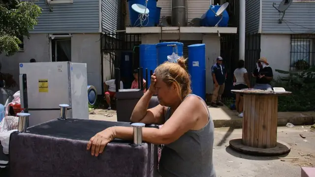 señora llorando