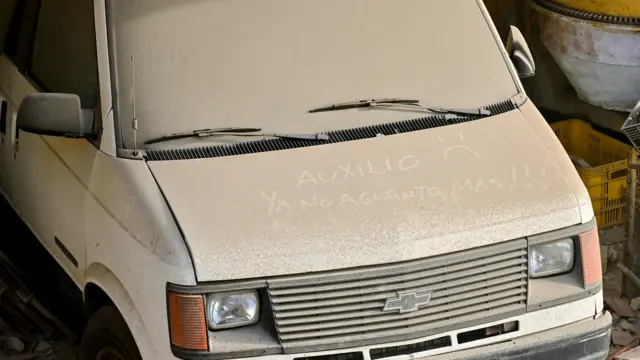 Camioneta con mensaje