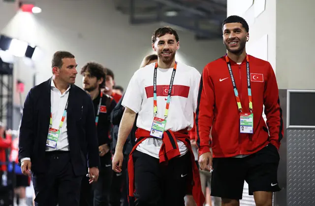 Türk futbolcular stada geldi