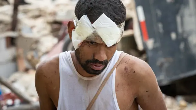 Hombre herido tras los terremotos en Venezuela