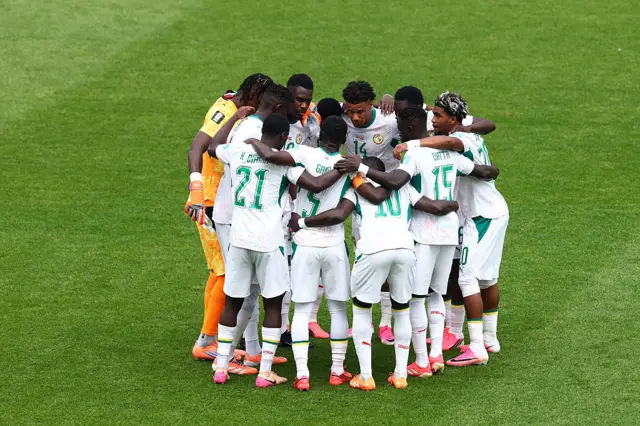 Les joueurs du Sénégal se rassemblent avant le match