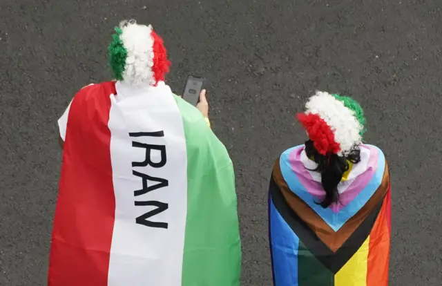 فيفا يؤكد السماح برموز قوس قزح في ملعب مباراة مصر وإيران