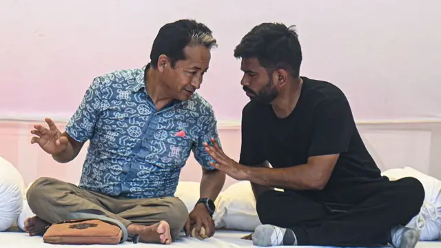 सोनम वांगचुक और अभिजीत दीपके