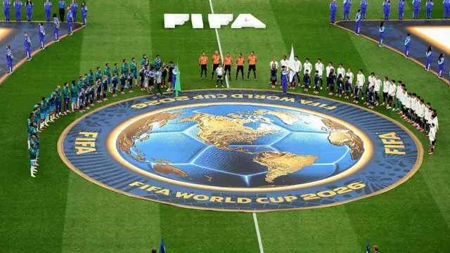 'Yan wasa sun yi layi kafin wasan zagaye na 32 na gasar cin kofin duniya ta FIFA 2026 tsakanin Brazil da Japan.