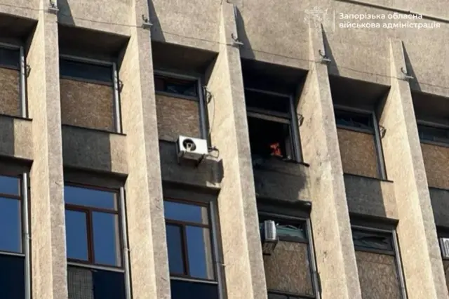 Здание Запорожской ОГА, пострадавшей в результате удара дрона