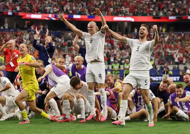 Les joueurs norvégiens font la fête