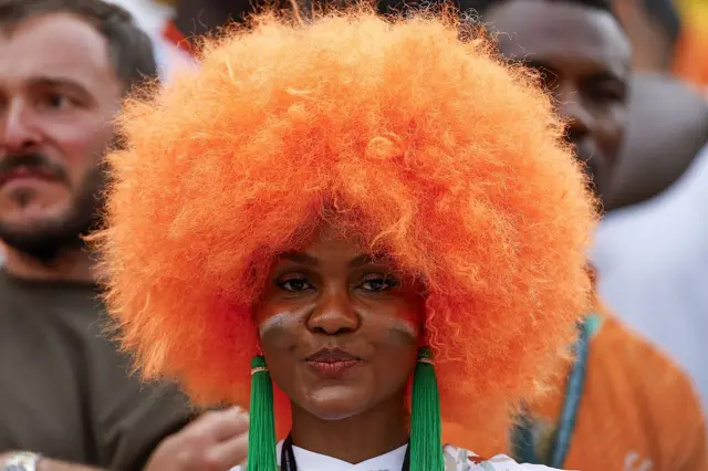 Supportrice ivoirienne de football avant le match du groupe E de la Coupe du monde de la FIFA 2026 entre la Côte d'Ivoire et l'Équateur au Philadelphia Stadium le 15 juin 2026 à Philadelphie, aux États-Unis.