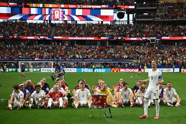 Les joueurs norvégiens font la fête