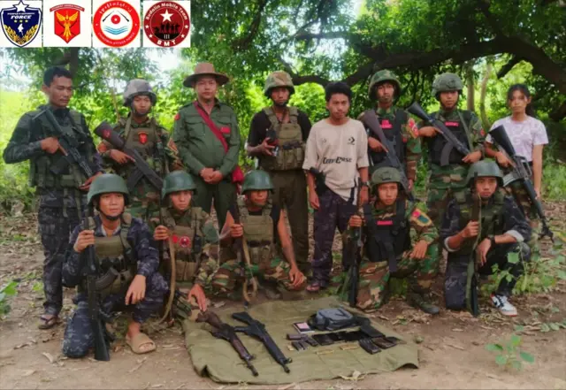 မုံရွာမြို့နယ် ပလဖအဖွဲ့ဝင်တချို့ (ပုံဟောင်း)