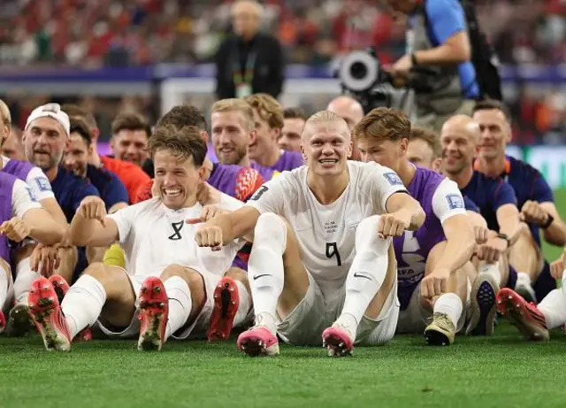 Les joueurs norvégiens font la fête