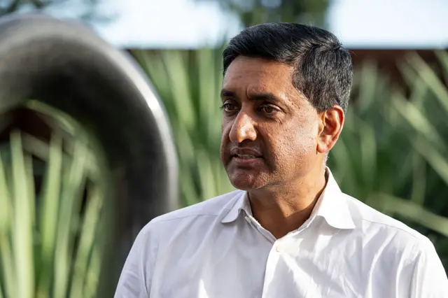 रो खन्ना