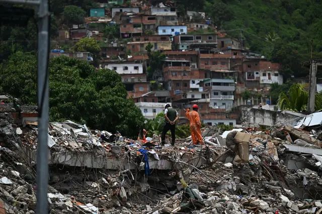 Labores de rescate tras los terremotos en Caraballeda, Venezuela.