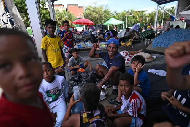 Niños en un refugio tras los terremotos de 2026 en Venezuela