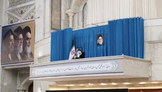 صندلی خالی علی خامنه‌ای در آرامگاه روح‌الله خمینی