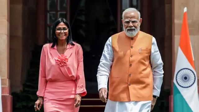 प्रधानमंत्री नरेंद्र मोदी और वेनेज़ुएला की कार्यकारी राष्ट्रपति डेल्सी रोड्रिगेज