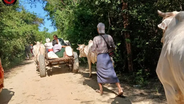 မြိုင်မြို့နယ်ထဲက စစ်ရှောင်နေကြတဲ့ ဒေသခံတချို့ (ပုံဟောင်း)