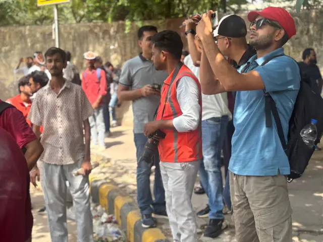 జంతర్ మంతర్ వద్ద దిల్లీ పోలీసులు మోహరించిన ఫోటోగ్రాఫర్లు
