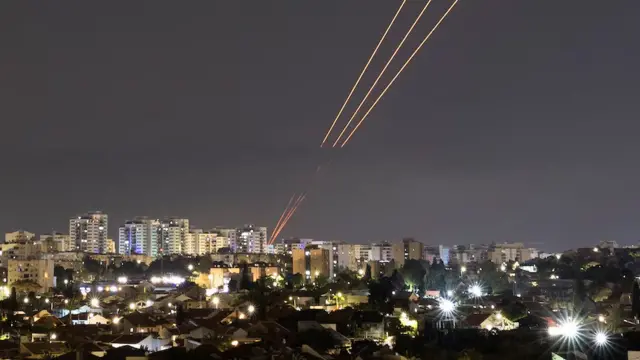Nidaamyada difaaca Israa'iil oo kahor tagay weerar hore oo dhanka Iiraan uga yimid