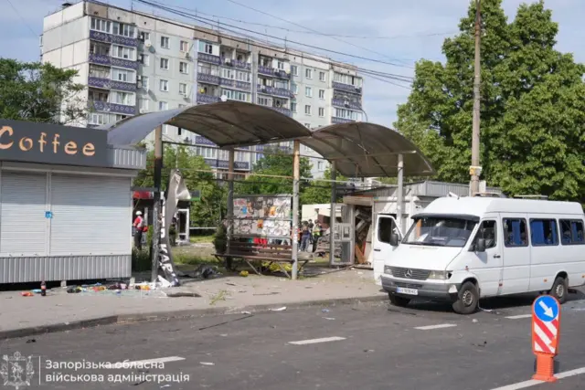 Разрушения на остановке.