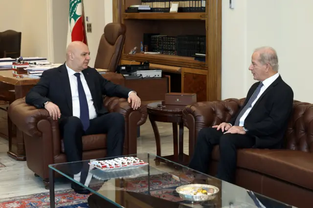 الرئيس اللبناني جوزاف عون خلال لقائه السفير الأميركي في بيروت ميشال عيسى.