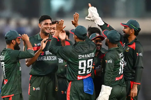চারটি উইকেট নেন বাংলাদেশের ফাস্ট বোলার নাহিদ রানা
