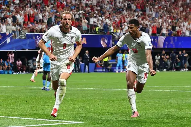 Harry Kane na Ingila ya yi murna da ya zira kwallo a wasan 1-1