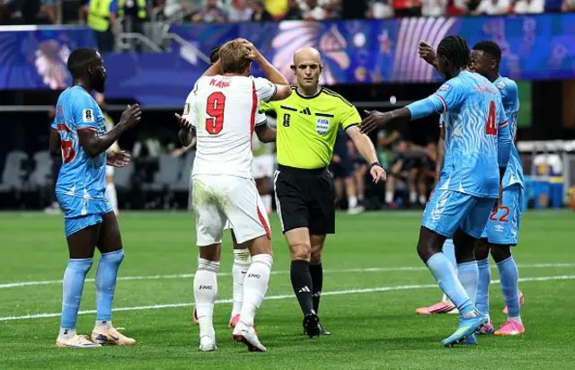 Harry Kane, n° 9 de l'Angleterre, réagit après un tacle