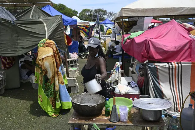 Campamento transitorio en Catia La Mar, estado de La Guaira.