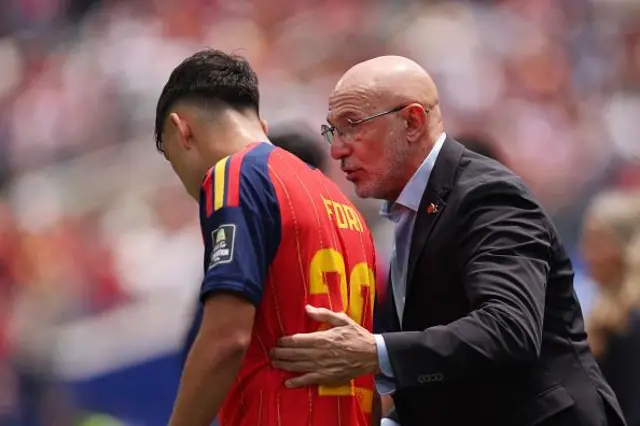 Luis de la Fuente, seleccionador de España, habla con Pedri