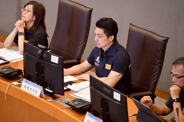台北市政府10日晚間8點舉行颱風工作會報。