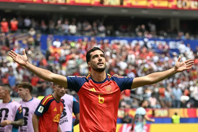 Mikel Merino celebra